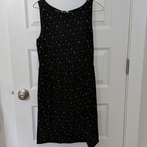 Patterned dress with keyhole on back